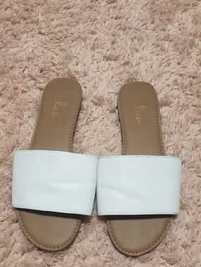 Lulu's White Wide-Strap Slide Sandals